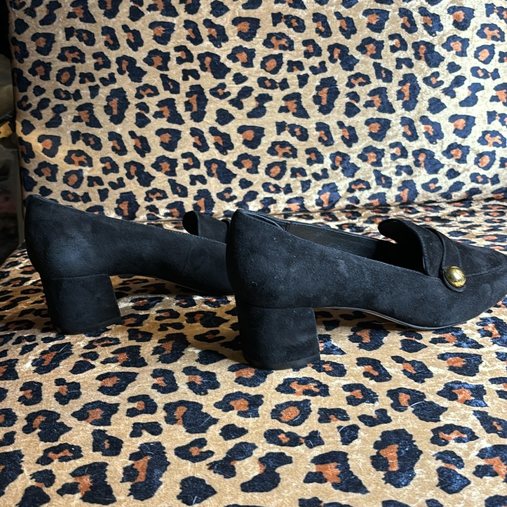 Kate Spade Helena suede heels with gold accent. Size 8 - Picture 3 of 7